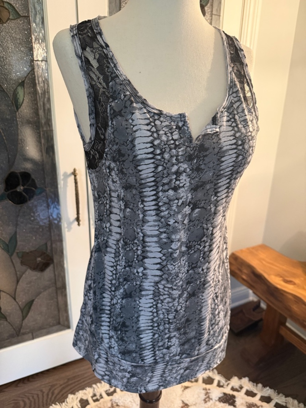 Aratta Black & White Patterned Sleeveless Tank